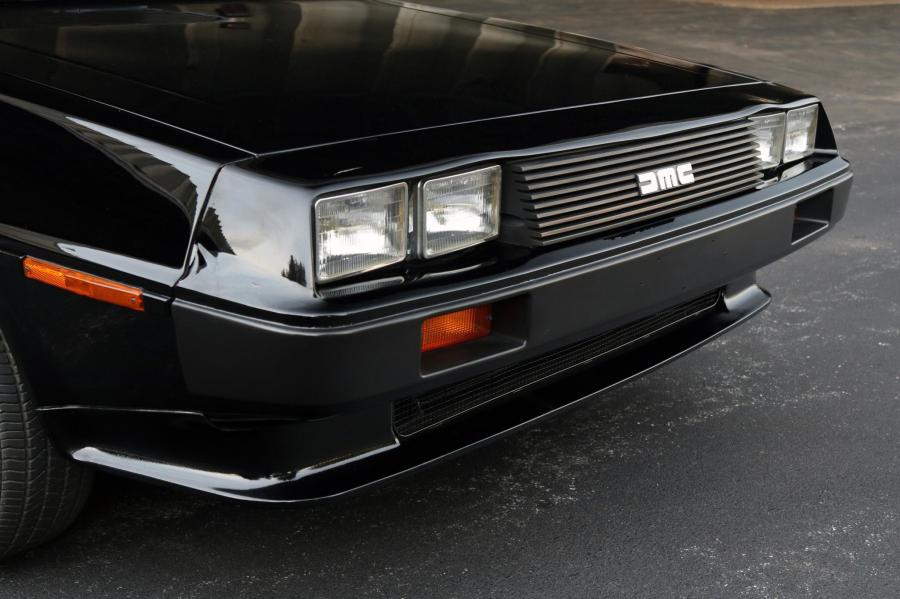 Детали экстерьера DeLorean DMC-12 in Black 1981 года  (фото 34 из 207)